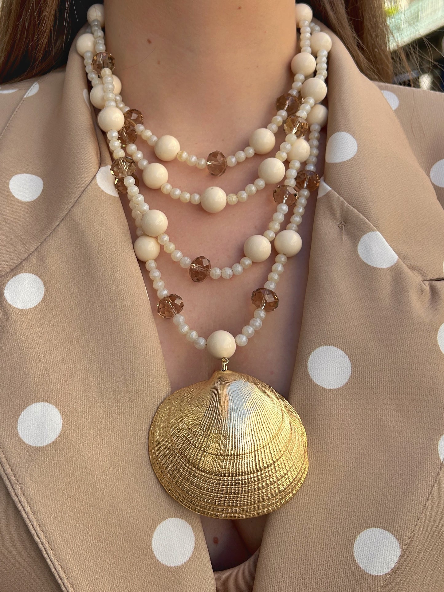 Collier statement coquillage doré Francine Bramli Paris