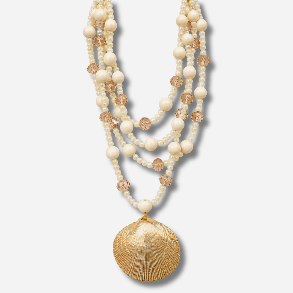 Collier été coquillage doré perles nacrées femme porté