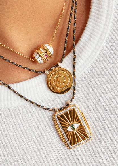 Collier Déclaration Mya Bay porté en accumulation
