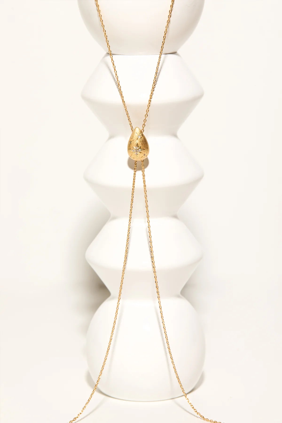 Collier Drop Bolo Gold MYA BAY doré avec pendentif goutte et strass
