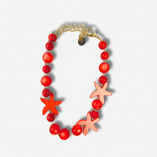 Collier Étoiles de mer rouge Francine Bramli Paris perles rouges résine doré