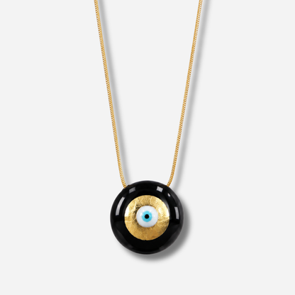 Collier Evil Eye M Noir Sofia Papalexiou avec pendentif rond noir brillant de 2,8 cm en laiton émaillé, œil protecteur bleu turquoise et doré