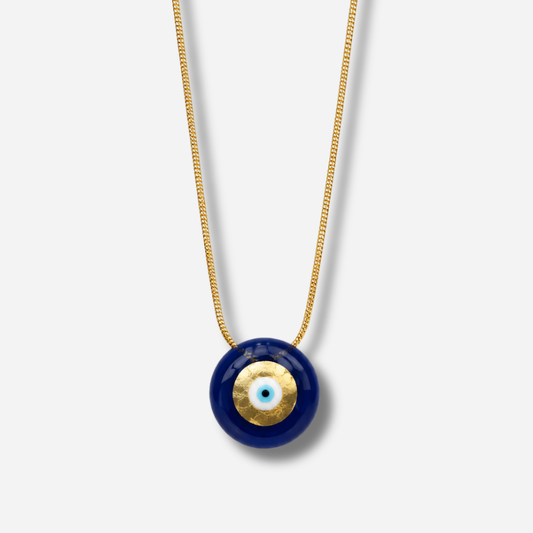 Collier Evil Eye XS Bleu Sofia Papalexiou avec pendentif rond bleu roi brillant en laiton émaillé, œil protecteur bleu turquoise et détails dorés