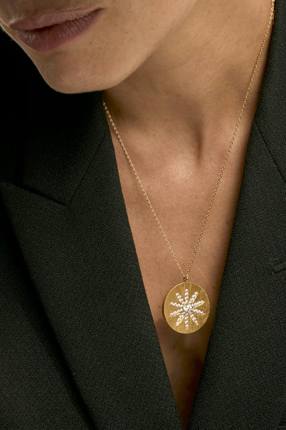 Collier Flower California Gold MYA BAY médaillon fleur dorée et strass