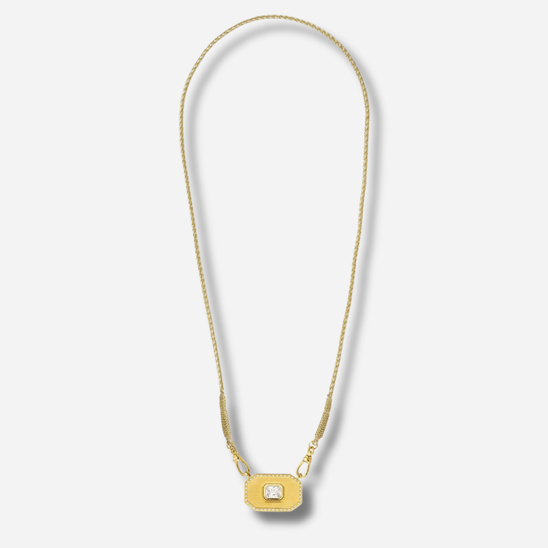 Collier Gold Yucatan Mya Bay porté en accumulation
