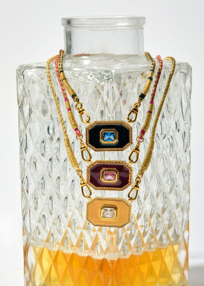 Détail du pendentif géométrique Gold Yucatan Mya Bay