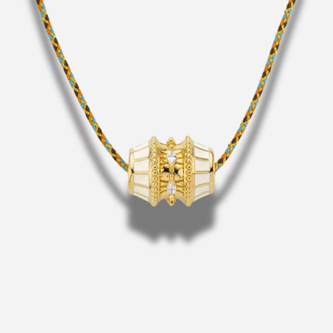 Collier Ivory Talisman Mya Bay doré sur cordon tressé