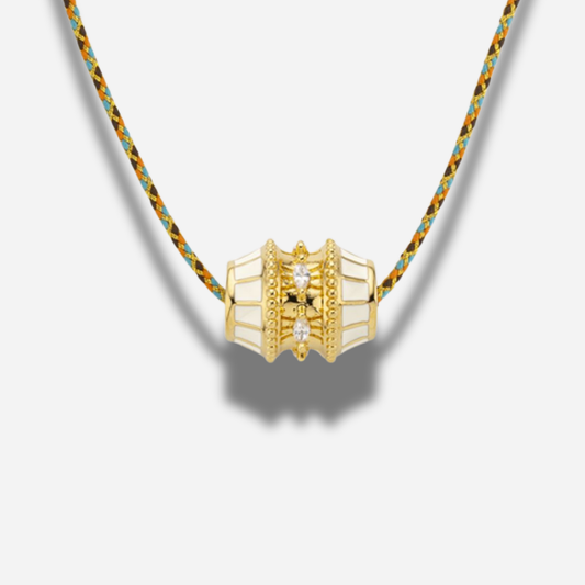 Collier Ivory Talisman Mya Bay doré sur cordon tressé