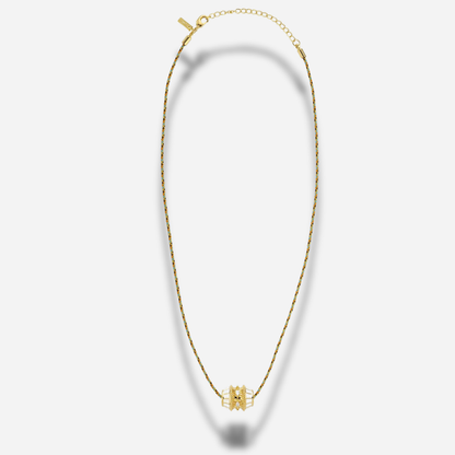 Détail du pendentif talisman Ivory Mya Bay