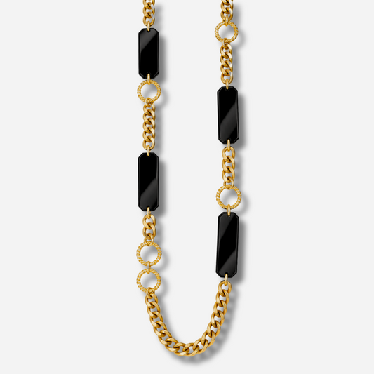 Collier long noir et gold Francine Bramli Paris avec maillons dorés porté
