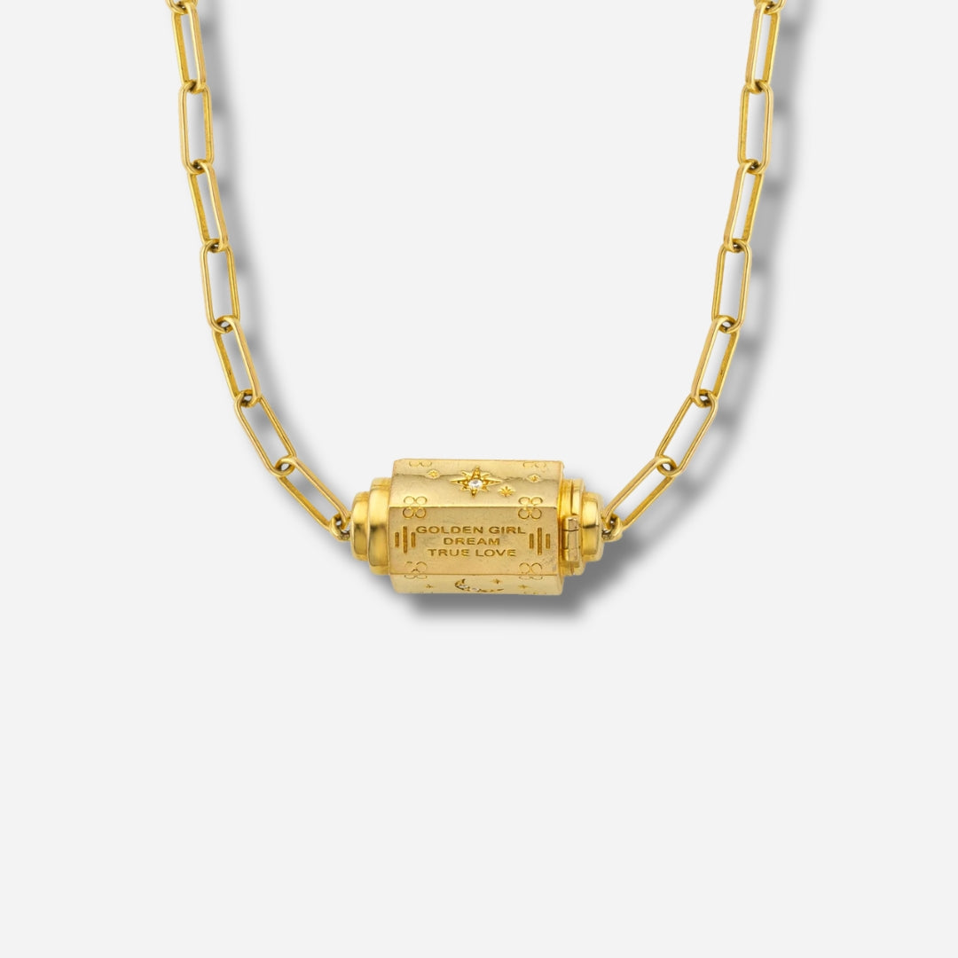 Collier Martinique Mya Bay doré pendentif cylindrique gravé chaîne maillons
