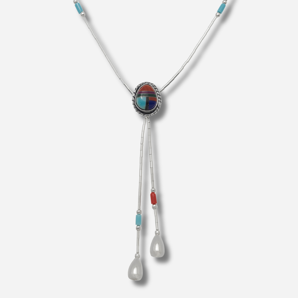 Collier Harpo N343 en Liquid Silver avec pendentif ovale multipierres colorées et pampilles argentées inspiré de l’art amérindien.