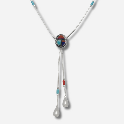 Collier Harpo N343 en Liquid Silver avec pendentif ovale multipierres colorées et pampilles argentées inspiré de l’art amérindien.