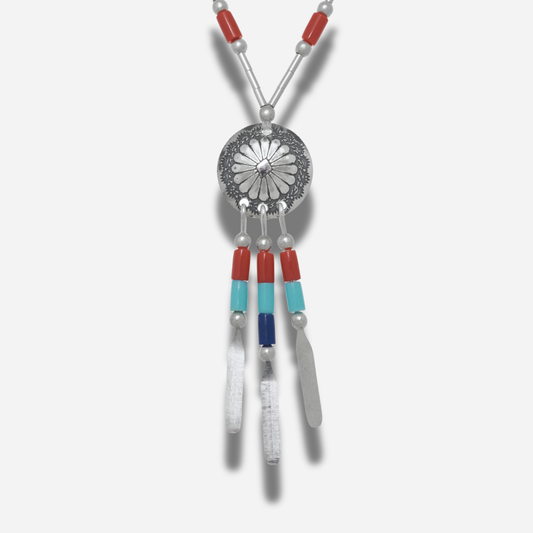 Collier N902 PM Harpo en argent massif avec pendentif Concha gravé, pampilles argentées et perles multicolores fabriqué à la main aux États-Unis.
