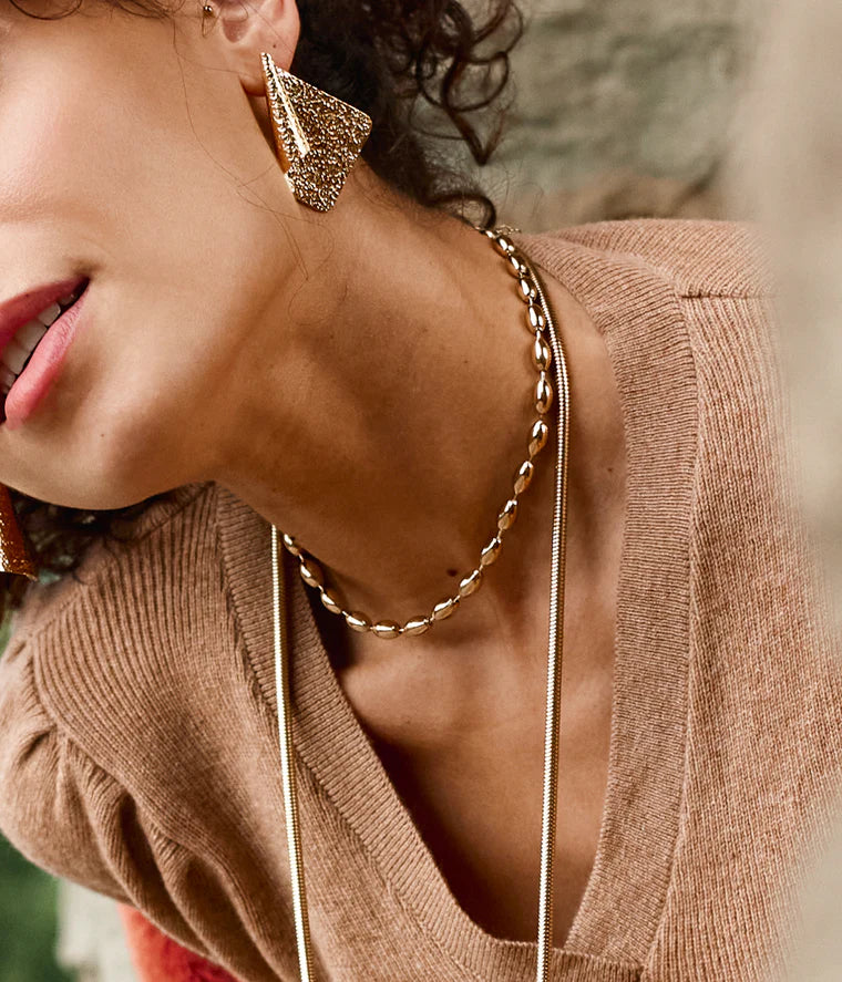 Collier Nyra Zag porté choker doré