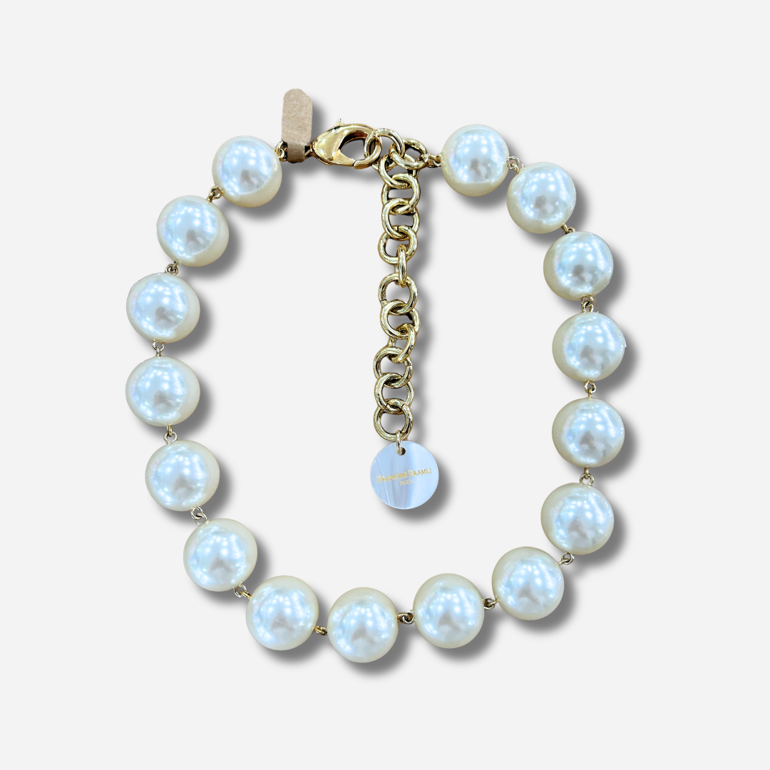 Collier perles nacrées femme Francine Bramli Paris porté