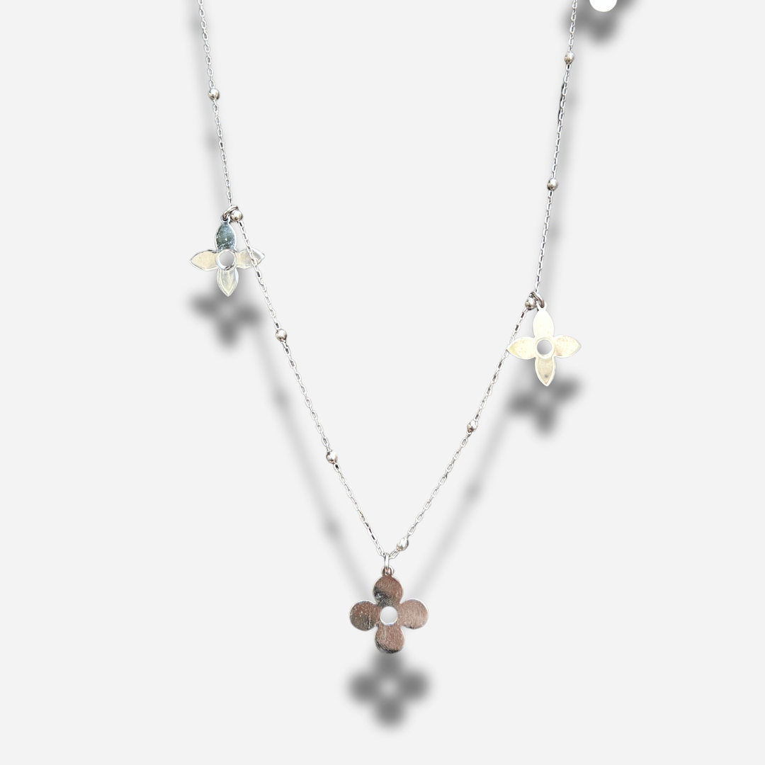 COLLIER - PETITES FLEURS ARGENTÉES