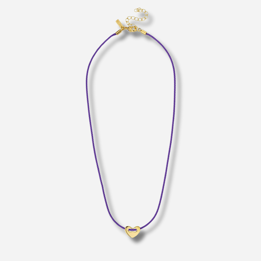 Détail du pendentif cœur du collier Purple Corazon Mya Bay