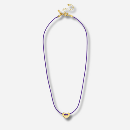 Détail du pendentif cœur du collier Purple Corazon Mya Bay