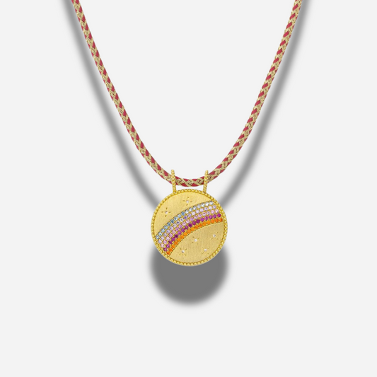 Collier Rainbow Mya Bay doré avec médaillon arc coloré