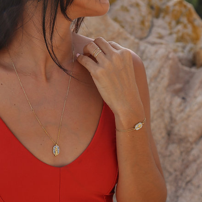 Collier Santa Giulia Madone Argent Amadrina Corse avec Madone dorée et médaillon pailleté argent
