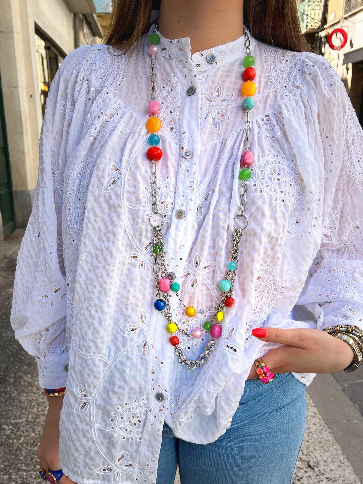Collier long coloré argent Francine Bramli Paris porté