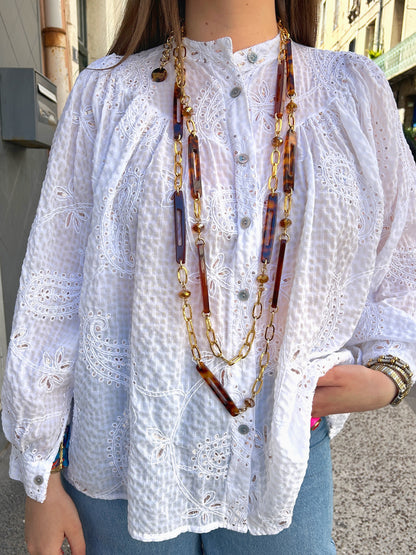 Collier long écaille doré double rang Francine Bramli Paris porté