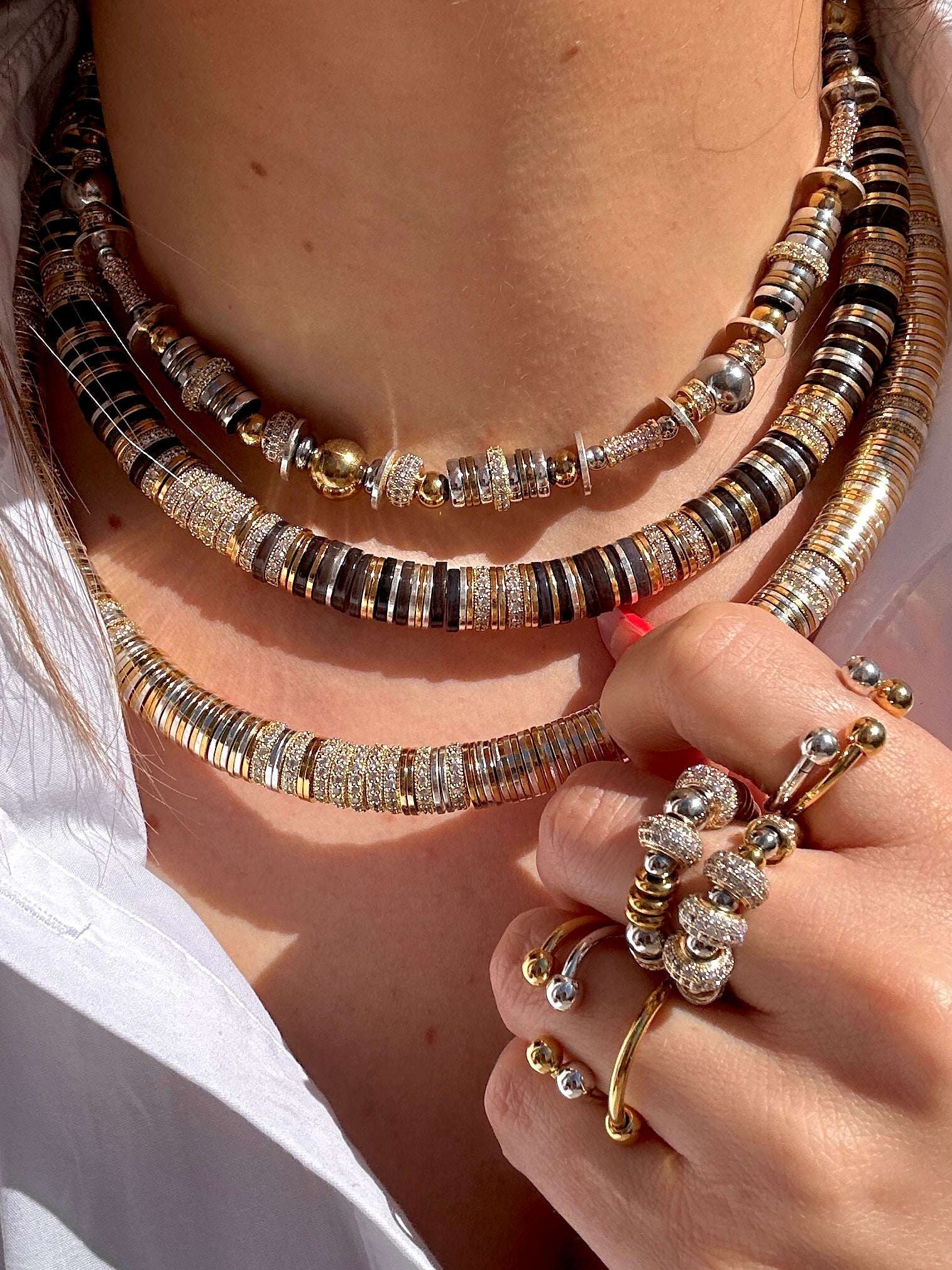 Collier Sigal Rondelle Black porté au cou