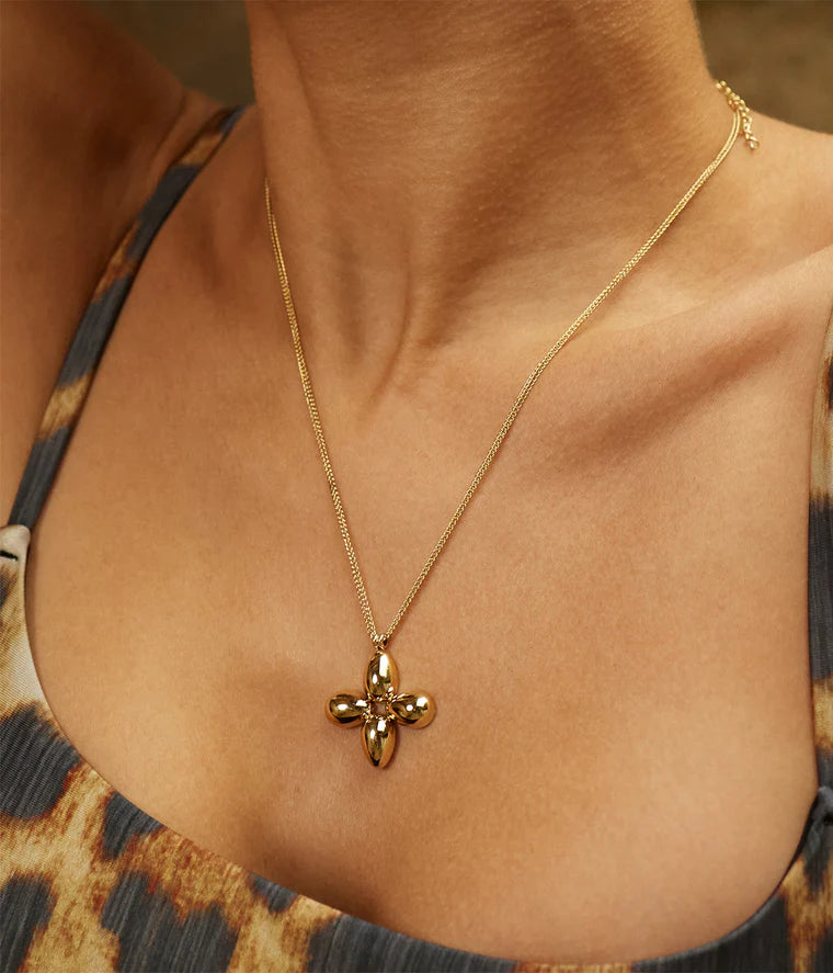Collier Taddeo Zag porté accumulation colliers dorés Zag