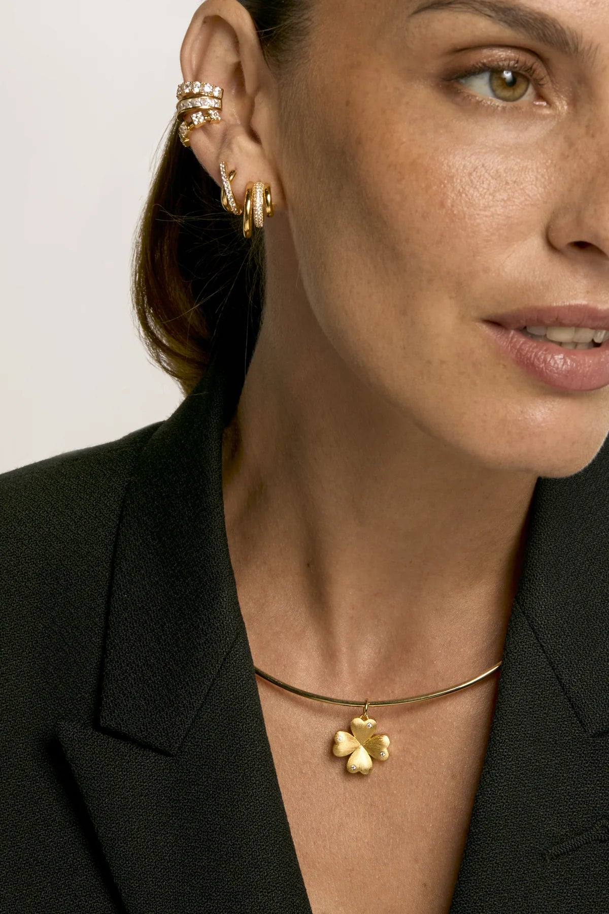 Collier Torque Gold MYA BAY rigide doré avec chaîne d’extension