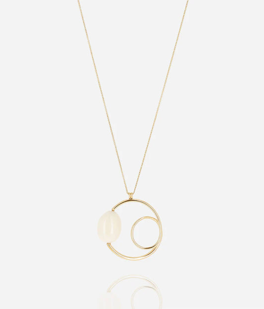 Collier Yael Zag doré avec pendentif cercle et nacre blanche