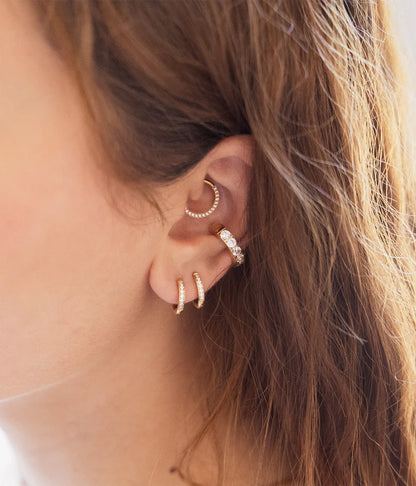 Ear Cuff Carolina ZAG en acier inoxydable doré ou argenté serti de zirconiums