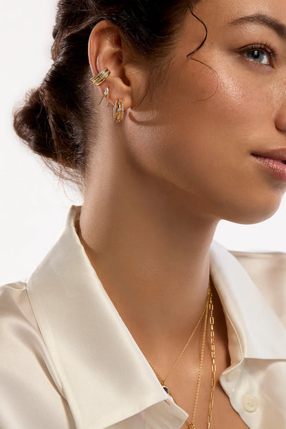 Earcuff Covent Garden Mya Bay porté en accumulation ear stacking