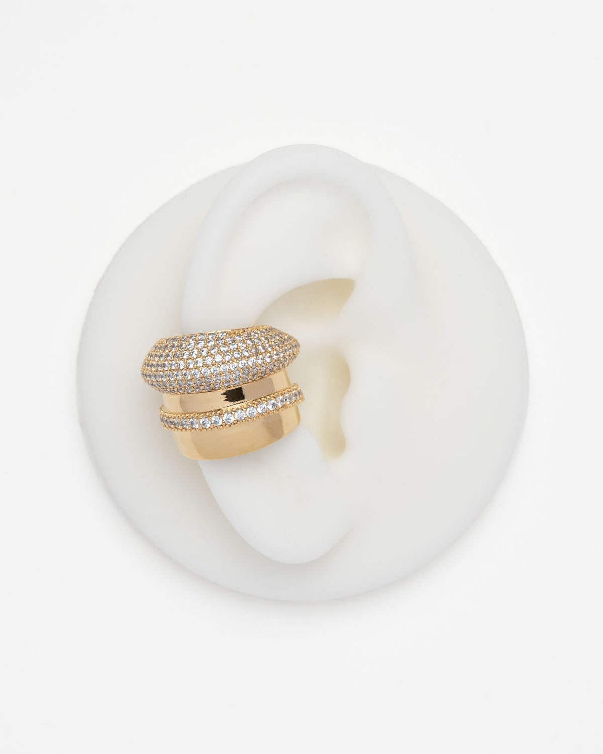 Earcuff femme Izza Sigal doré sans piercing serti de cristaux – Divinity Sète