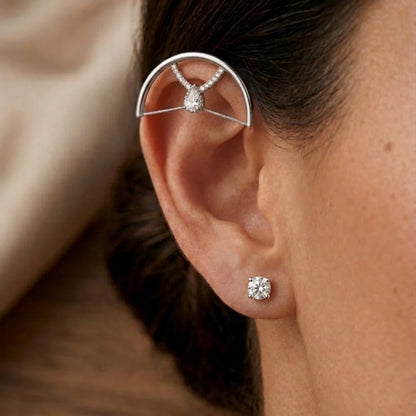 Earcuff Gabrielle GELA en argent 925 porté sur l’hélix sans perçage