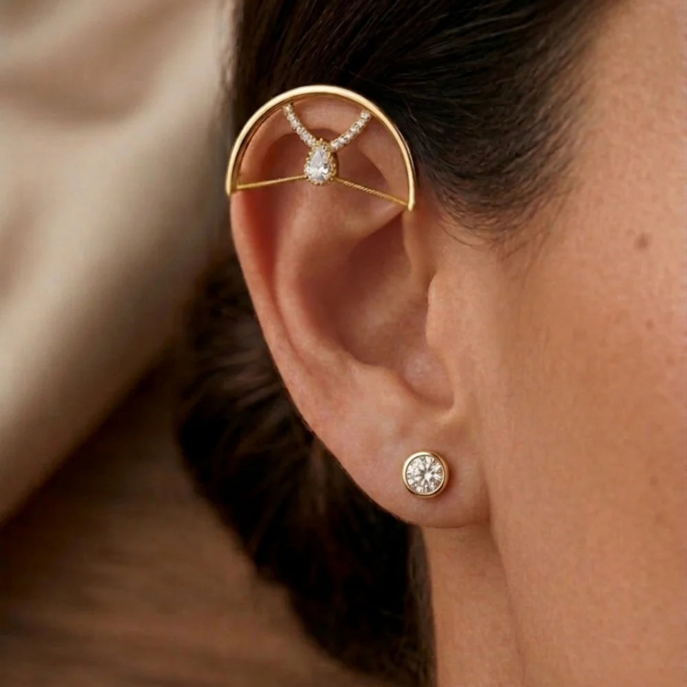 Earcuff Gabrielle GELA plaqué or 18K porté sur l’hélix sans perçage