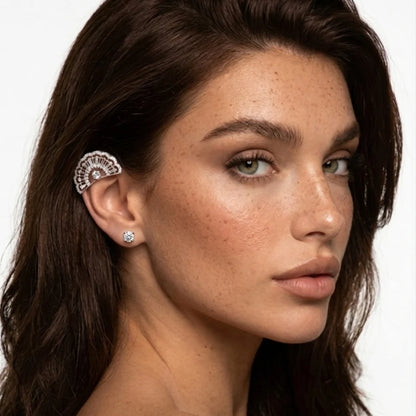 Earcuff Gigi GELA argent 925 porté sur l’hélix sans perçage