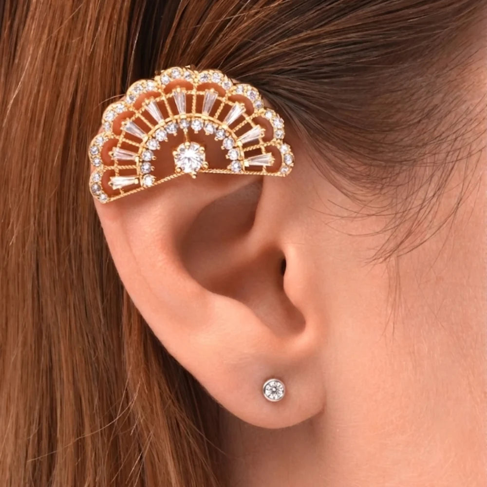 Earcuff Gigi GELA plaqué or 18K porté sur l’hélix sans perçage