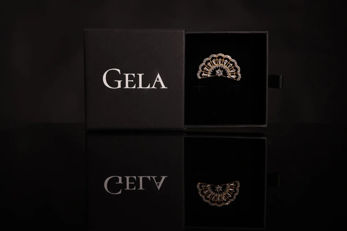 Earcuff Gigi GELA plaqué or 18K porté sur l’hélix sans perçage