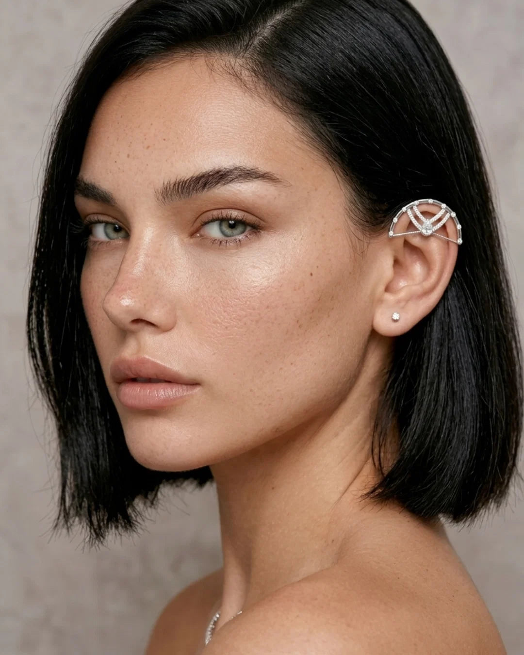 Earcuff Kylie GELA argent 925 porté sur l’hélix sans perçage