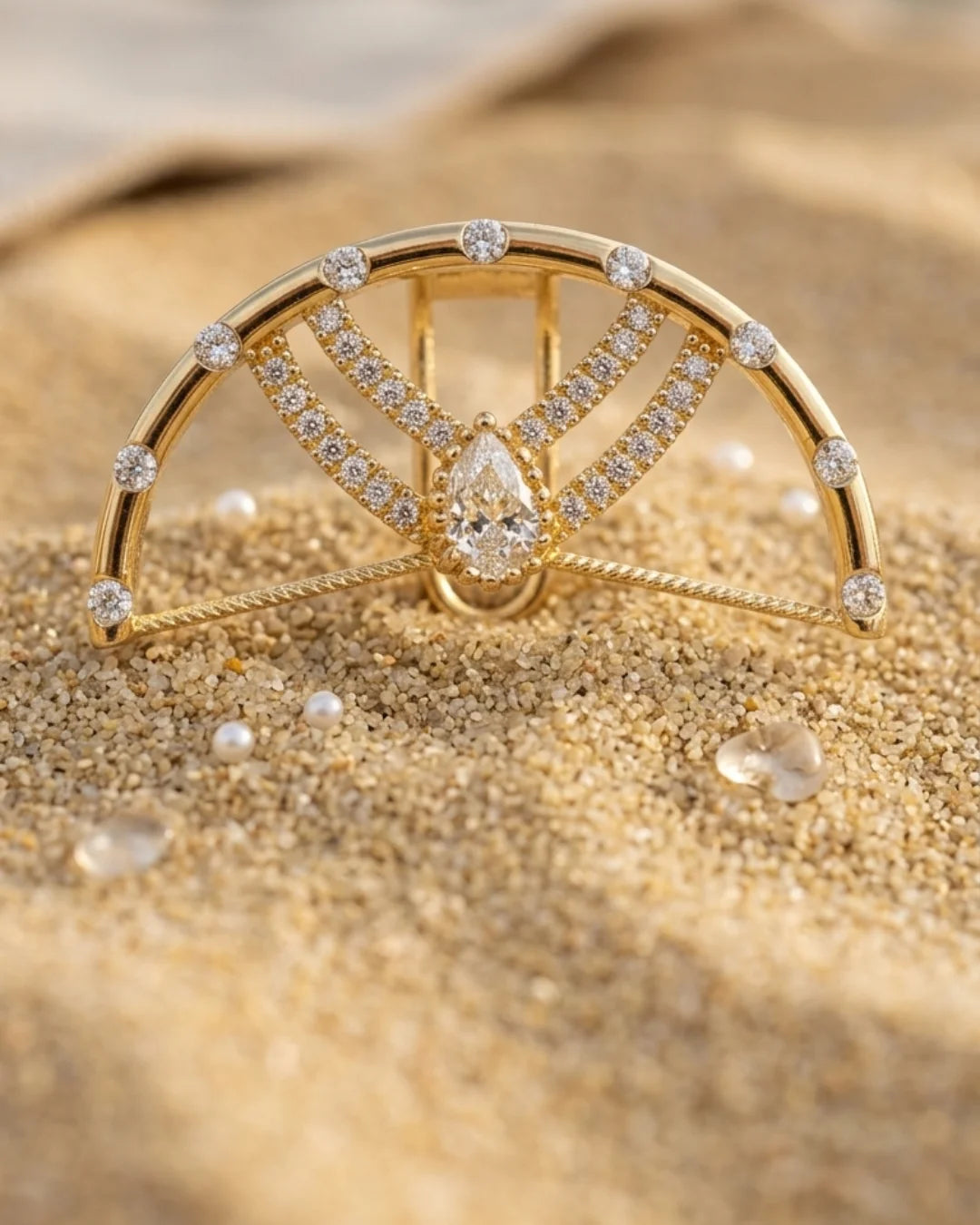 Earcuff Kylie GELA plaqué or 18K porté sur l’hélix sans perçage