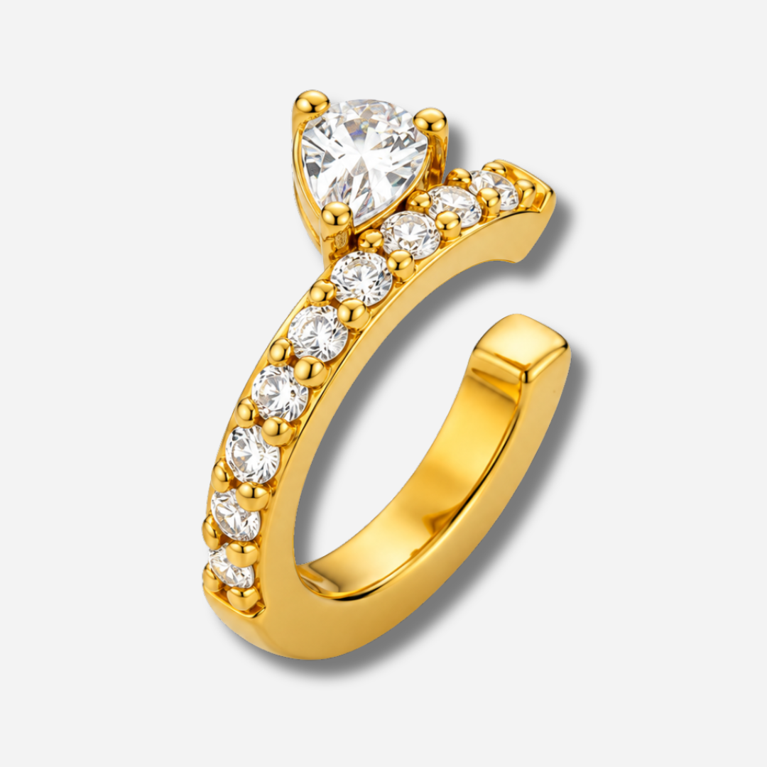 Earcuff Precious Dehli Gold MYA BAY doré, orné d'un cristal blanc en forme de cœur et d'une rangée de cristaux ronds, chez Divinity Sète.