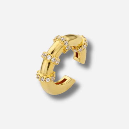Earcuff Rock Mya Bay doré avec anneaux pavés de cristaux sans piercing
