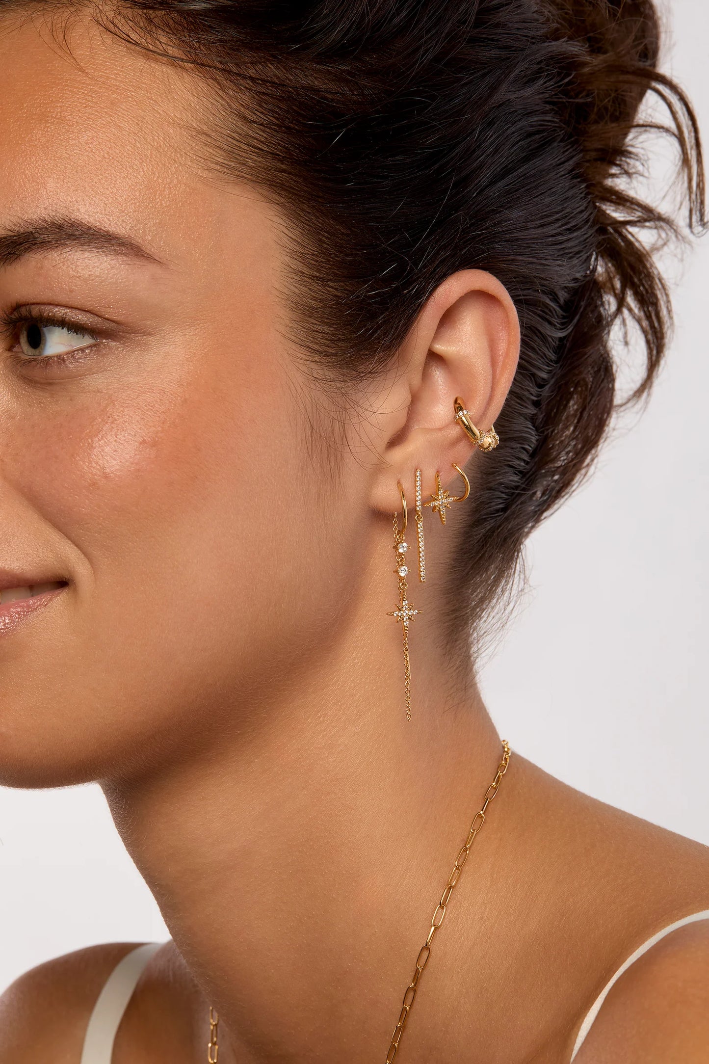 Earcuff Rock Mya Bay porté en accumulation