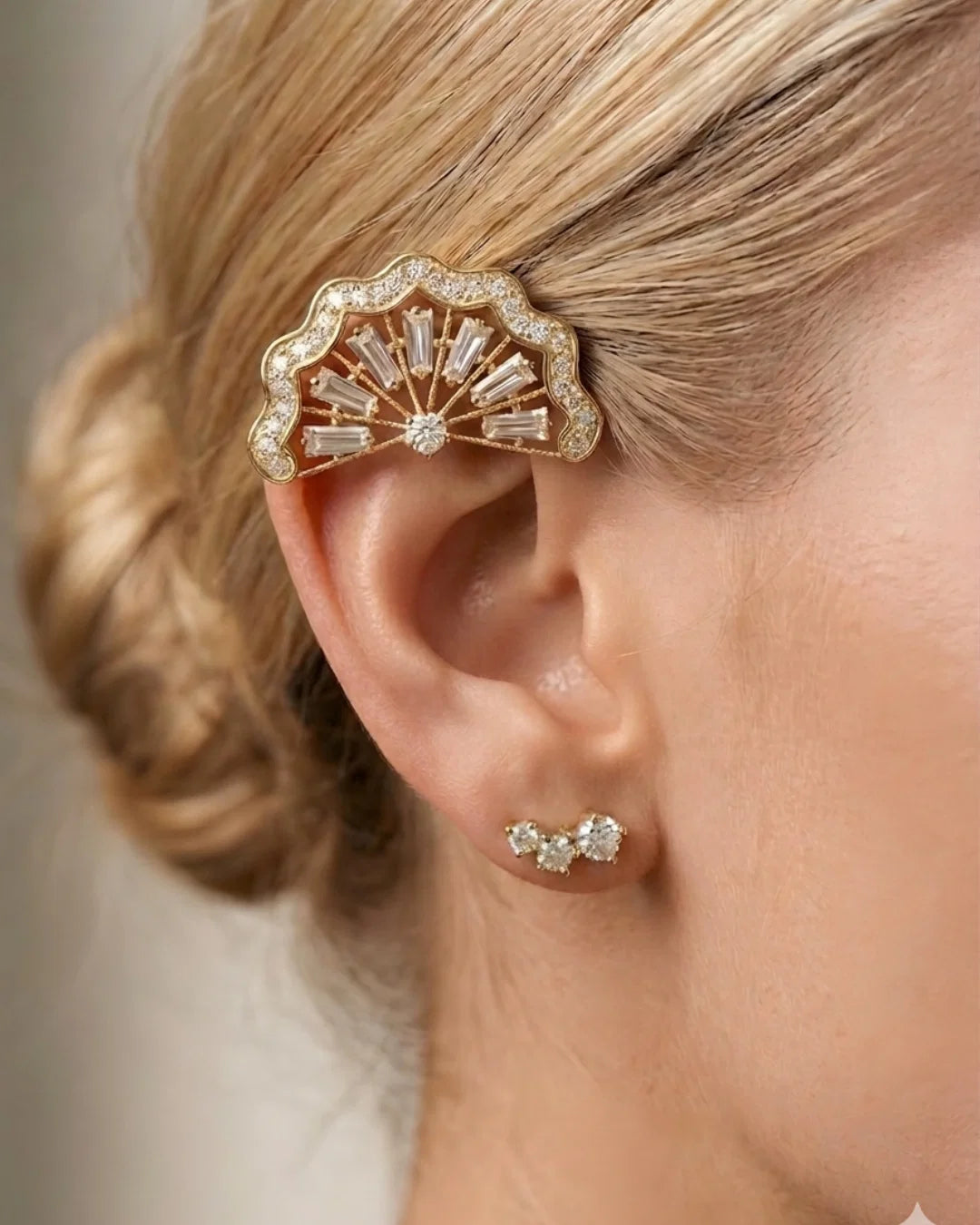 Earcuff Serena GELA plaqué or 18K porté sur l’hélix sans perçage