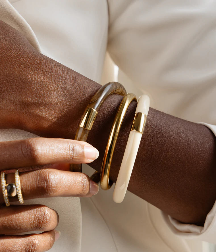 Jonc Bangkok résine colorée bracelet rigide femme détail doré tendance Divinity Sète