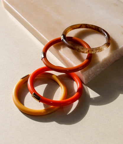 Jonc Bangkok résine colorée bracelet rigide femme détail doré tendance Divinity Sète
