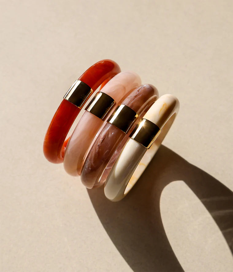 Jonc Brasilia résine marbrée bracelet rigide femme détail doré tendance Divinity Sète