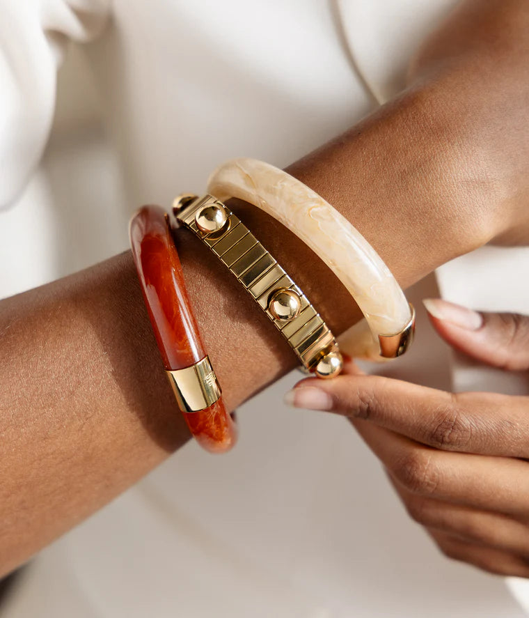 Jonc Brasilia résine marbrée bracelet rigide femme détail doré tendance Divinity Sète