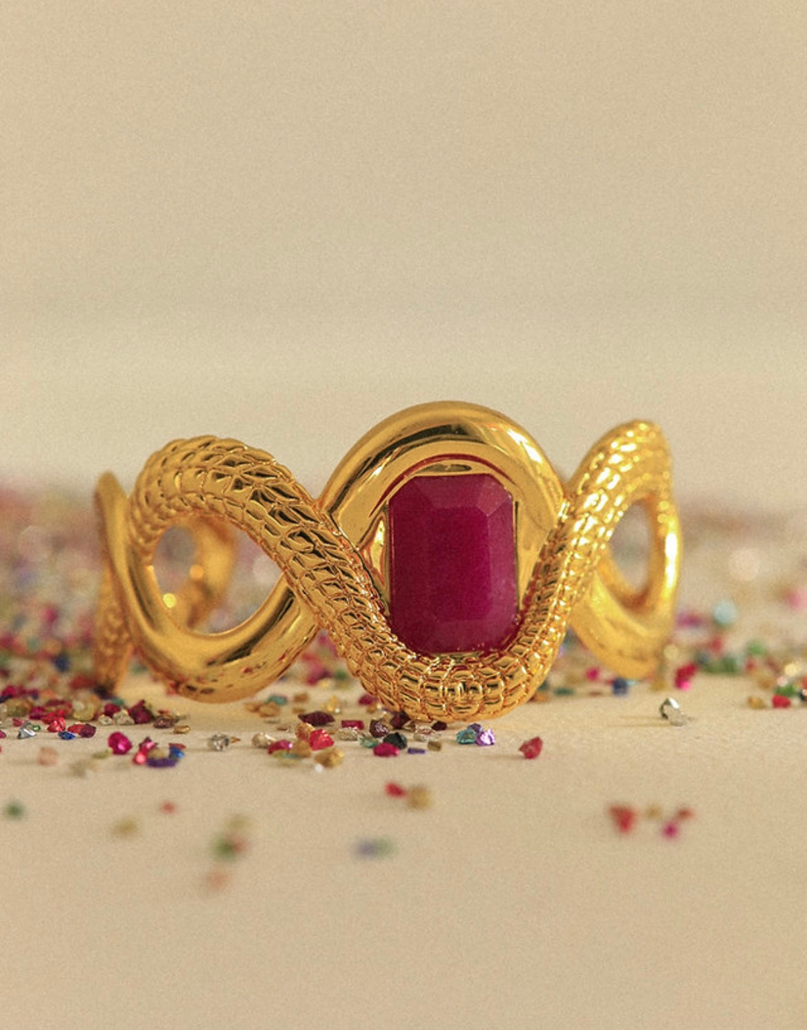 manchette-caiman-agathefuchsia-année-divinity-sete